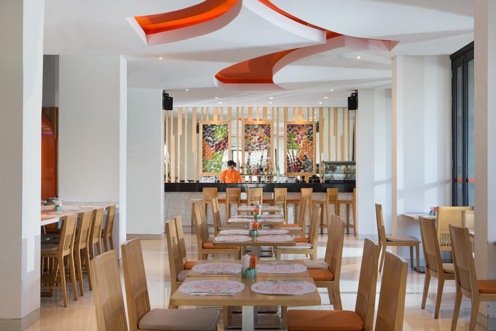 Harris Hotel Raya Kuta Lombok Kültér fotó