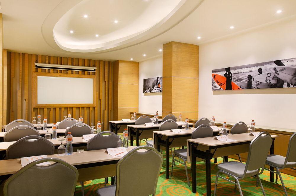 Harris Hotel Raya Kuta Lombok Kültér fotó