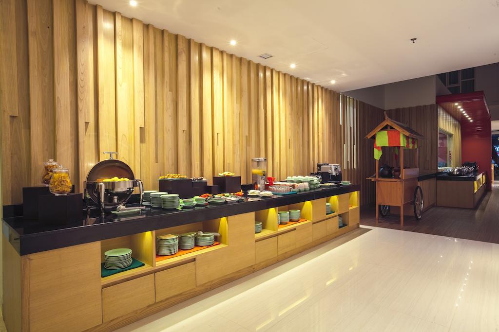 Harris Hotel Raya Kuta Lombok Kültér fotó
