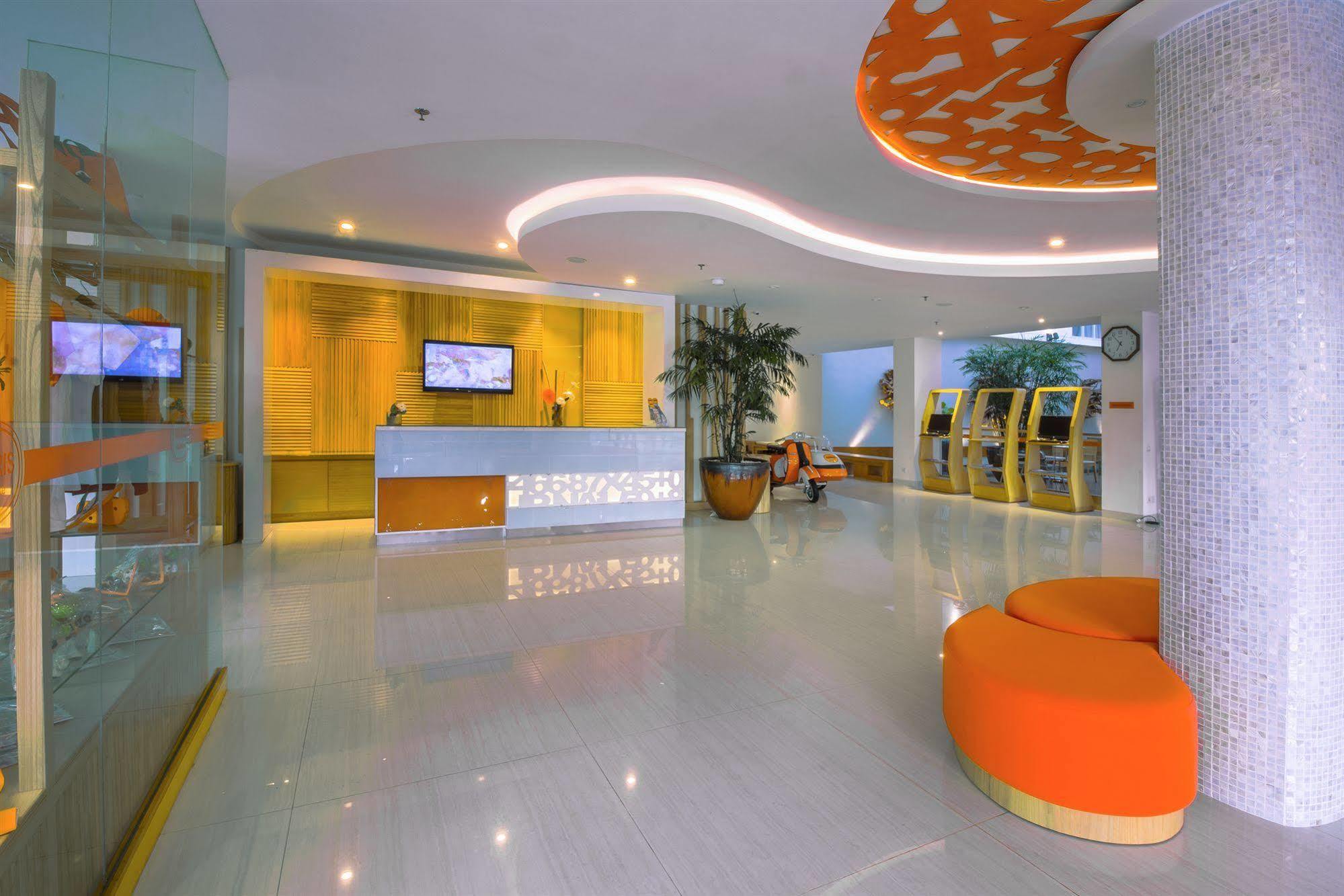 Harris Hotel Raya Kuta Lombok Kültér fotó