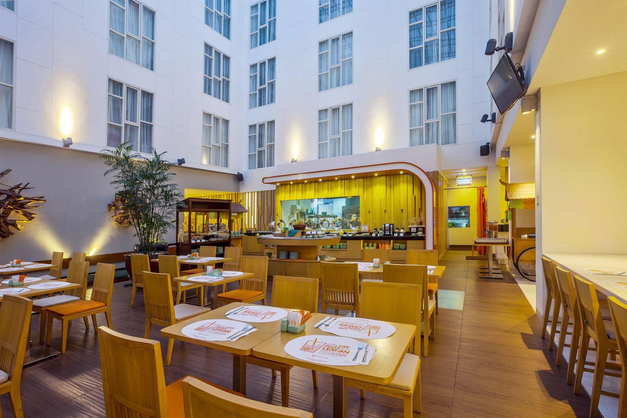 Harris Hotel Raya Kuta Lombok Kültér fotó