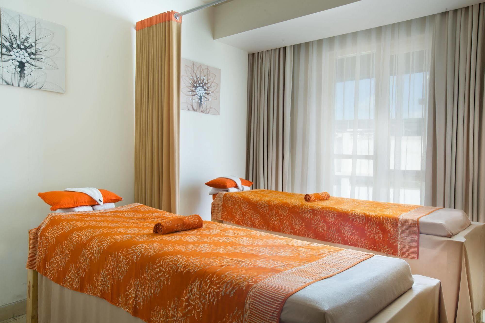 Harris Hotel Raya Kuta Lombok Kültér fotó