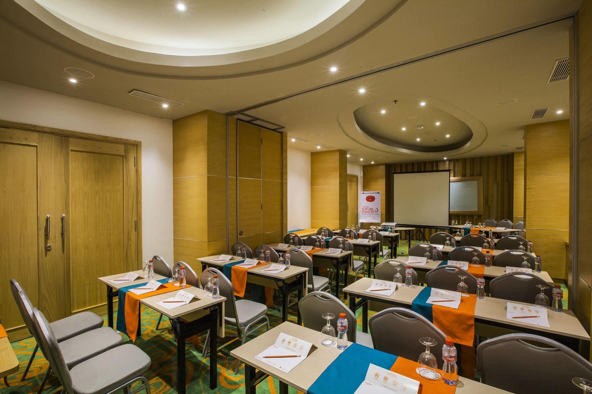 Harris Hotel Raya Kuta Lombok Kültér fotó